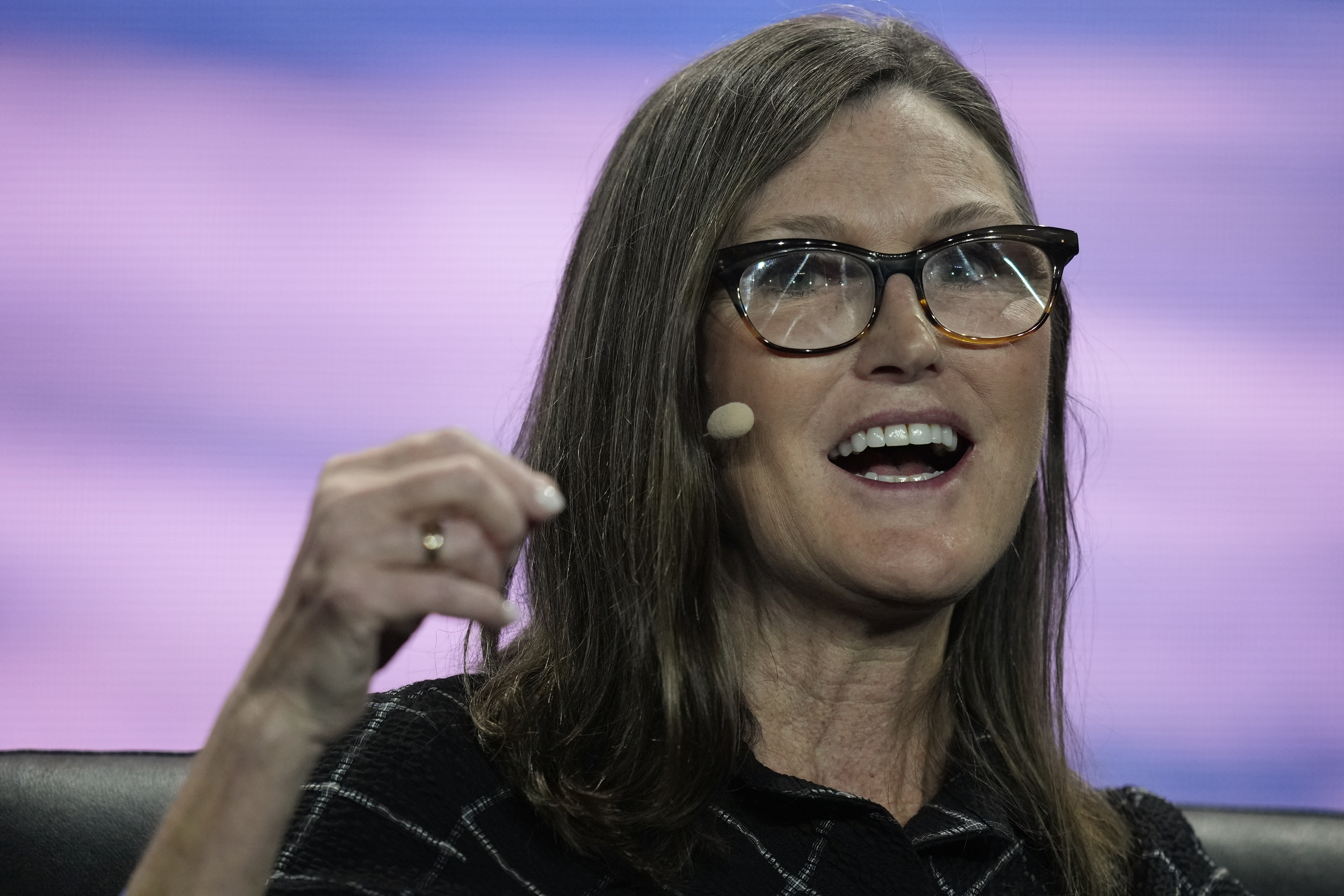 Por que a torcedora do Tesla Cathie Wood acha que a ação vai chegar a US$ 5.000
